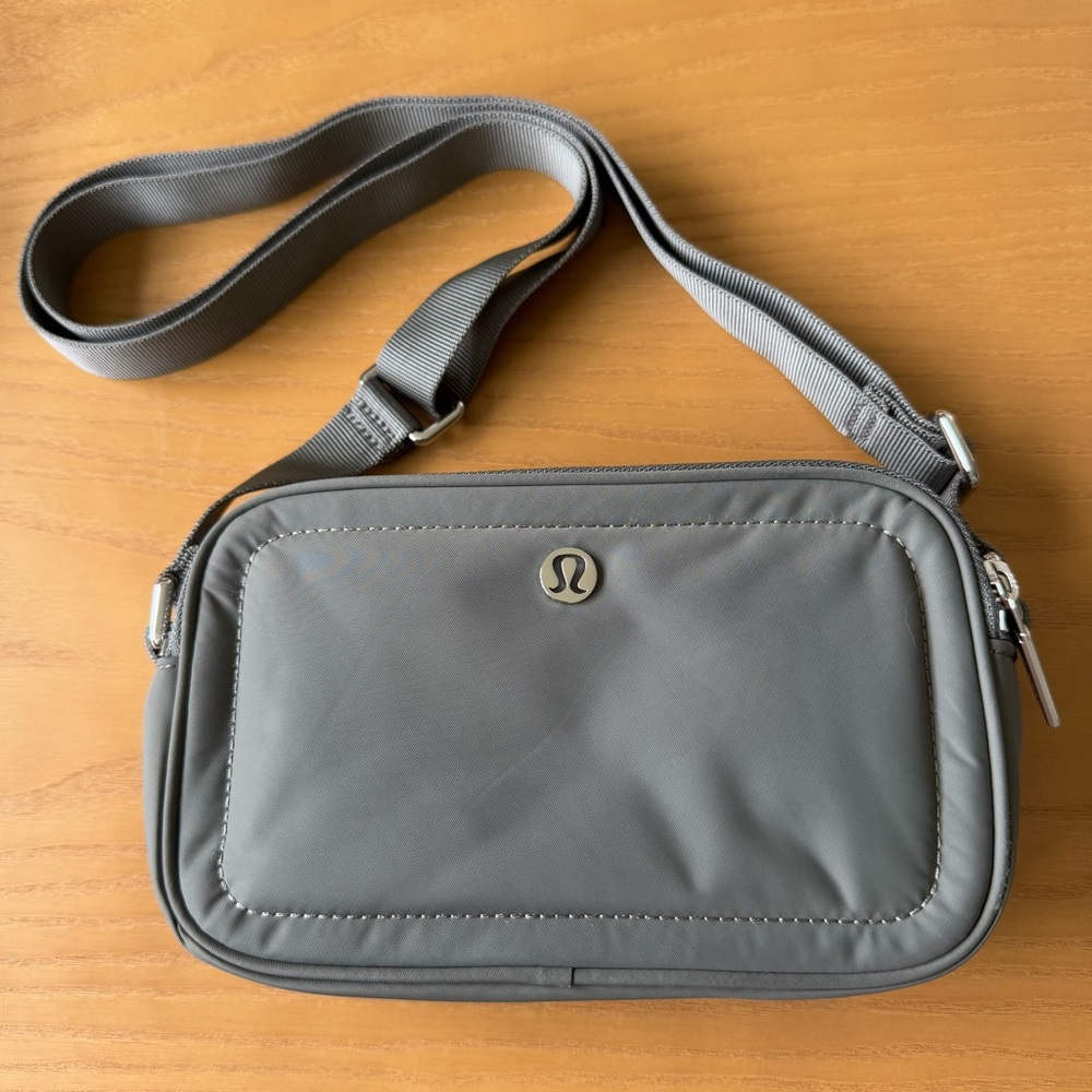 Crossbody Camera Bag 2L (Grey Sage)